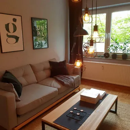 Apartment Stylisch-gemuetliche 70qm Im Zentralen D-derendorf *